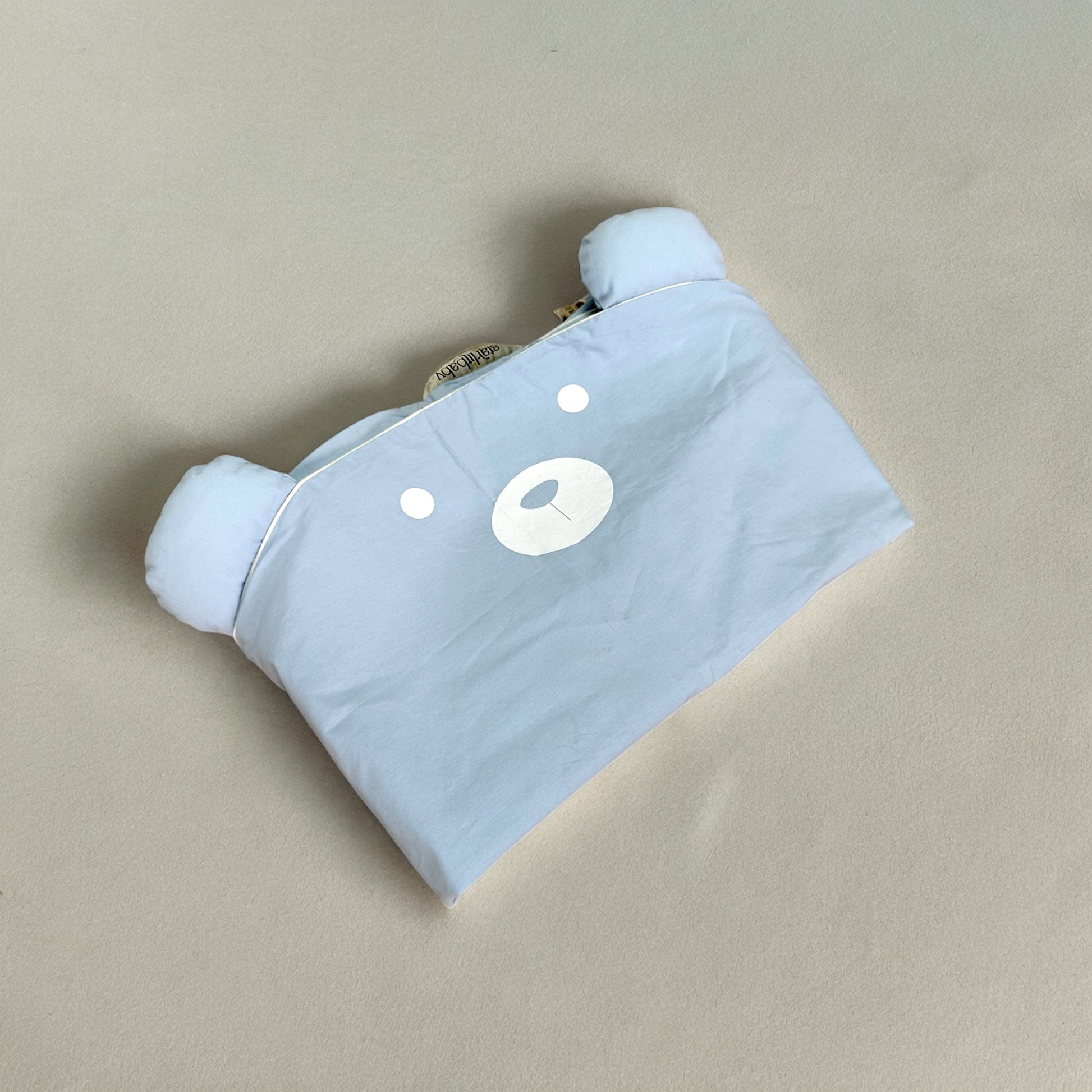 Nido PIKABÜ con su simpática funda en color light blue.